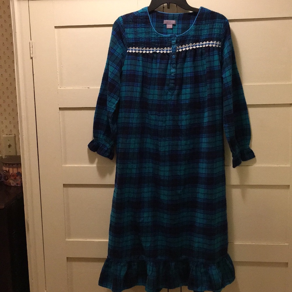 Laura Scott flannel nightgown